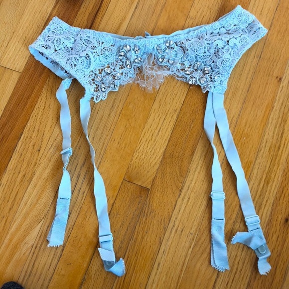 Victoria’s Secret Garter small - Picture 1 of 4